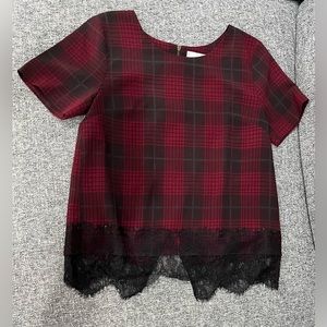 Short sleeve top with lace hem